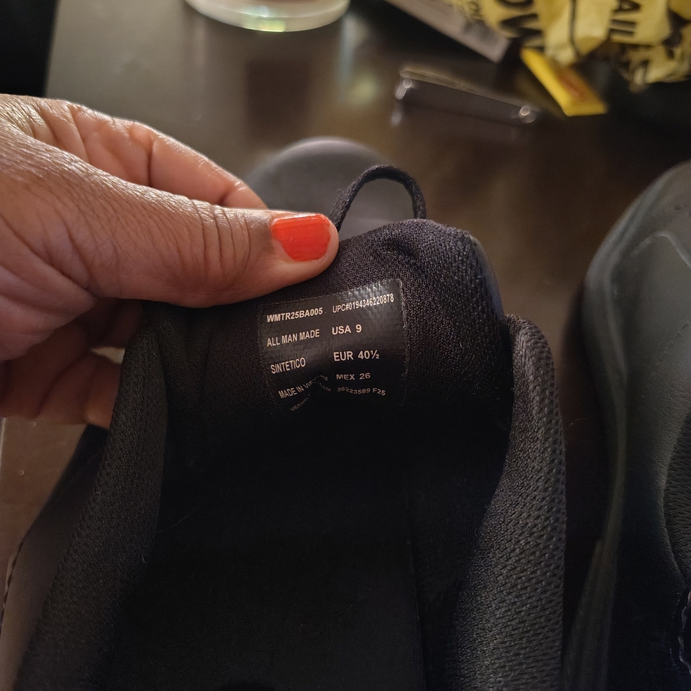 Black Slip Resistant Work Shoes